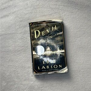 “The Devil in the white city” by Erik Larson